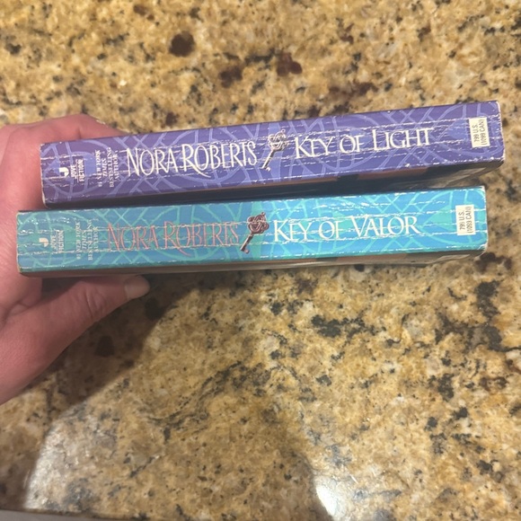 Nora Roberts "Key of Light" & "Key of Valor" Set - Blue and Purple Covers - Picture 3 of 5